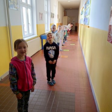 D jako dinosaurus