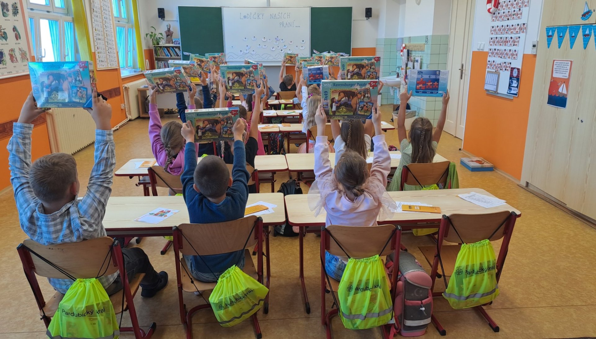 PRVŇÁČCI SLAVNOSTNĚ ZAHÁJILI ŠKOLNÍ ROK
